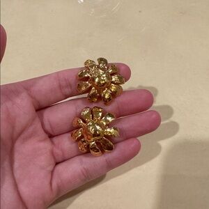 Mondo Mondo Clip On Flower Earrings